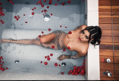 Morena tatuada