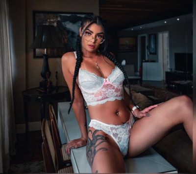 Morena tatuada