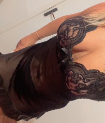 100,00 reais com local 🔥🔥 Alicia  a sua delícia na cama, sou loira, tatuada e super 🔥 fogosa, vem gozar comigo, vc não tem ideia do que te espera💋