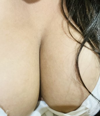 Morena peituda