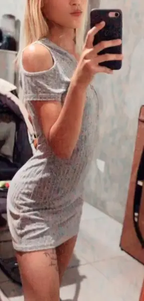 Uma magrinha loira