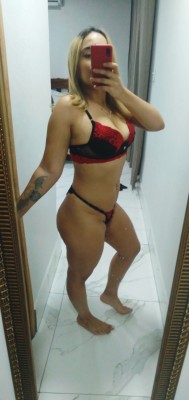 Melissa: Loira linda e carinhosa