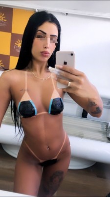 Julia Brandão Magrinha Bronzeada
