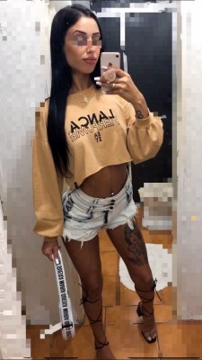 Julia Brandão Magrinha Bronzeada