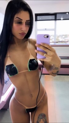 Julia Brandão Magrinha Bronzeada
