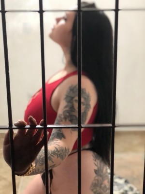 Gaúcha toda tatuada