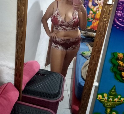 Vanessa seios gg e depilação na máquina