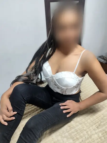 MARCELA COROA  MAGRINHA MASSAGISTA DELICIOSA