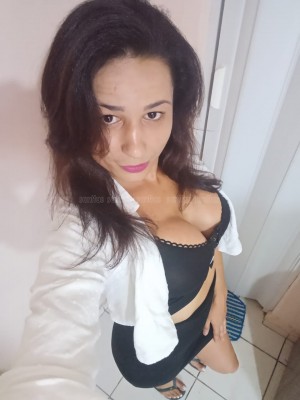 Luiza Ganzarolli com Local, ativa e passiva, seios grandes