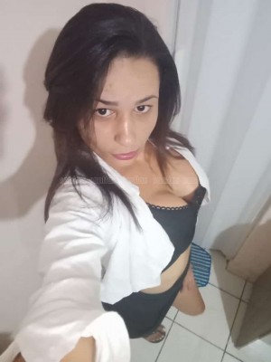 Luiza Ganzarolli com Local, ativa e passiva, seios grandes
