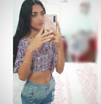 Linda magrinha massagista