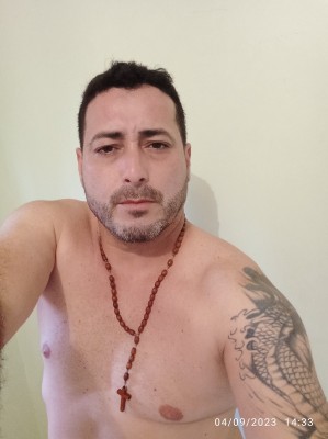 Sou jocemar tenho 30 anos sou bem carinho com 17 de centímetros pois faço o seu desejo com todo prazer