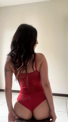 Morena, baixinha e magrinha. Na medida certa pra você ❤️