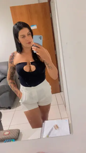 Karina Massagista completa com algo mais