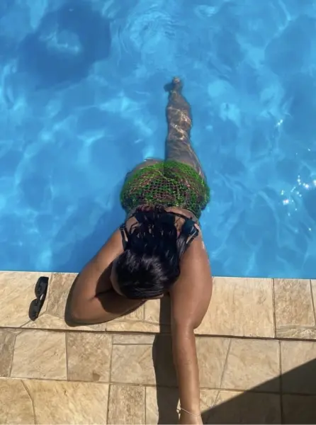 Karina Massagista completa com algo mais