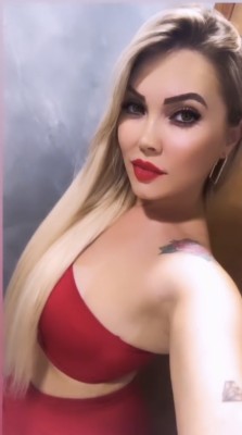 Loira carismática
