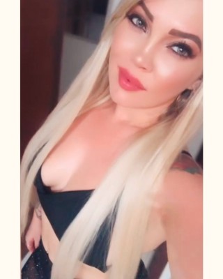 Loira carismática