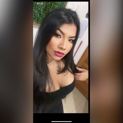 Morena linda dos cabelos longos
