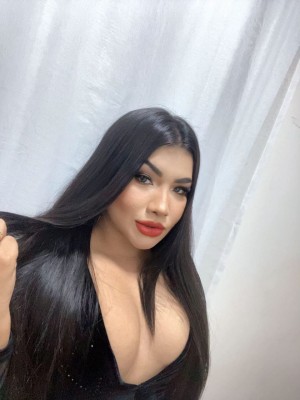 Morena linda dos cabelos longos