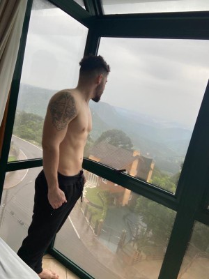 DANIEL MEDEIROS TESUDO OLHOS CLAROS