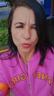 Rafa mel olhos de gata corpo de menina