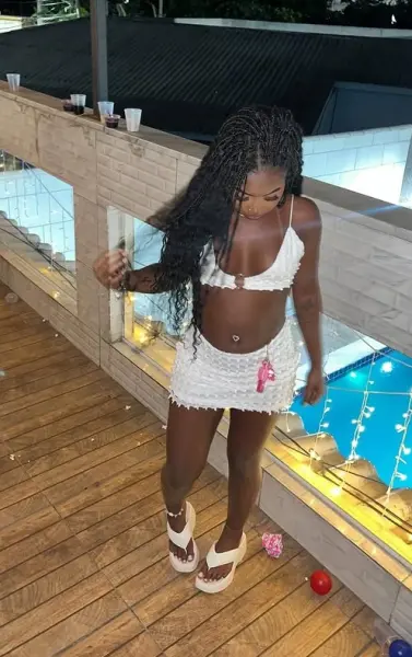 NEGRA QUENTE LOCAL CLIMATIZADO SOZINHA, FAÇO SAÍDAS 