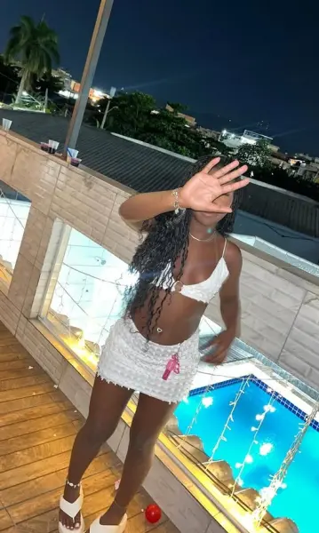 NEGRA QUENTE LOCAL CLIMATIZADO SOZINHA, FAÇO SAÍDAS 