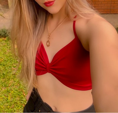 Ninfetinha loira de luxo