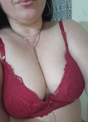 Sou gordinha sensual simpática e engraçada adoro realizar fetiches bora me conhecer 😈🔥😋