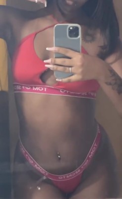 Pretinha quente🔥