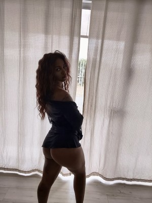 Scarlett Moretti, novidade na cidade, oral bem babadinho com amiga