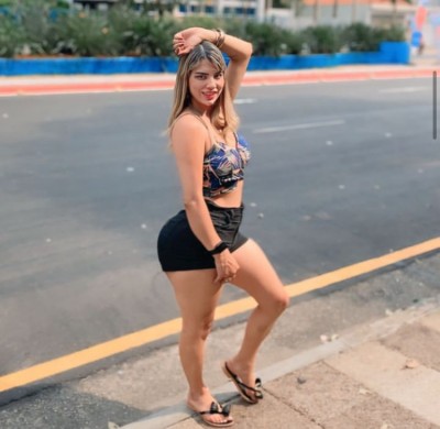 Novinha mega bonita e safadinha