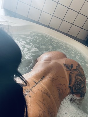 Polly acompanhante e massagista