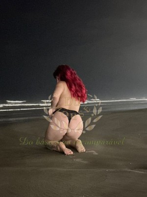 Sabrina ruiva rosinha e apertada