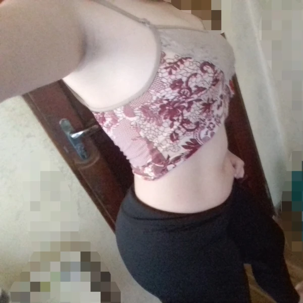 COROA magra liberal atraente e tezuda