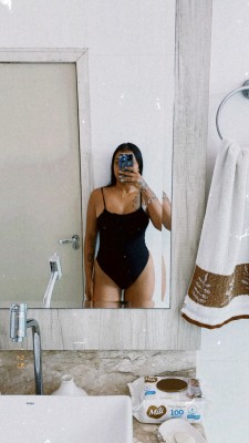 Morena toda natural, gostosa e sexy