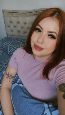 Valentina ruiva do beijo quente e sexo safado