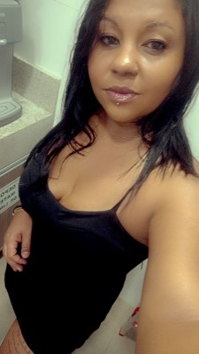 Morena tatuada