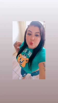 Morena tatuada cheia de fogo