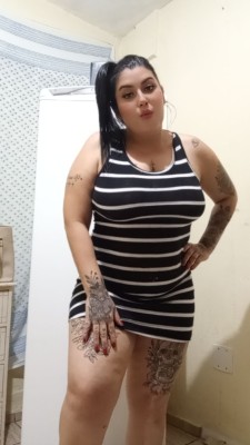Morena tatuada cheia de fogo