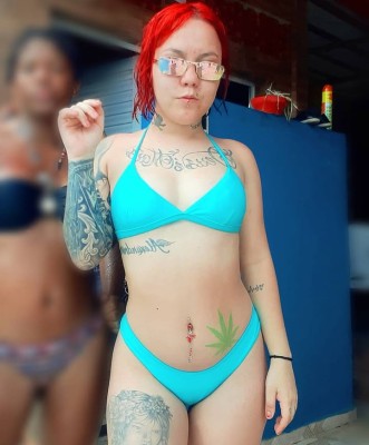 Ruivinha tatuada