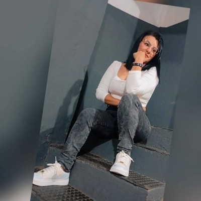 Morena gata a sua disposição