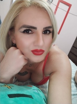 Thatty Ohara Safada e Cheia de Leite
