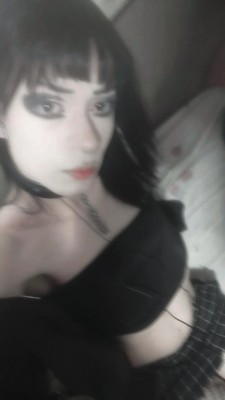 Novinha gótica versátil