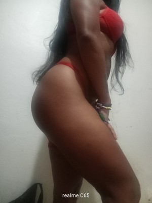 Linda acompanhante moreninha baixinha simpática