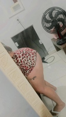 Baixinha tesuda 😋