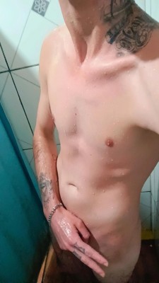 magrinho tatuado