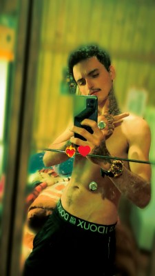 magrinho tatuado
