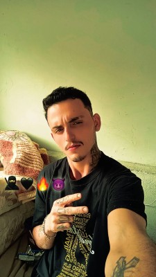 magrinho tatuado