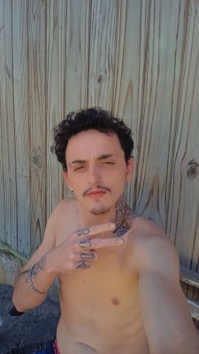 magrinho tatuado
